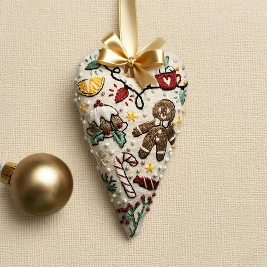 Ručne vyšívaná vianočná súprava v tvare srdca