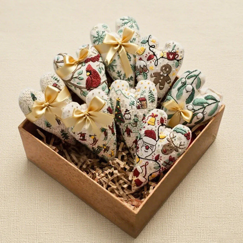 Ručne vyšívaná vianočná súprava v tvare srdca