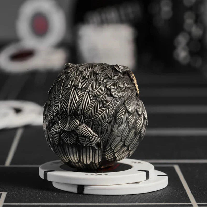 Realistická figúrka šťastnej sovy-strážcu