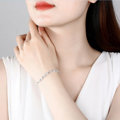 【🔥Kúp 1 a získaj 1 zadarmo🔥】Elegancka bransoletka z błyszczącą koniczyną