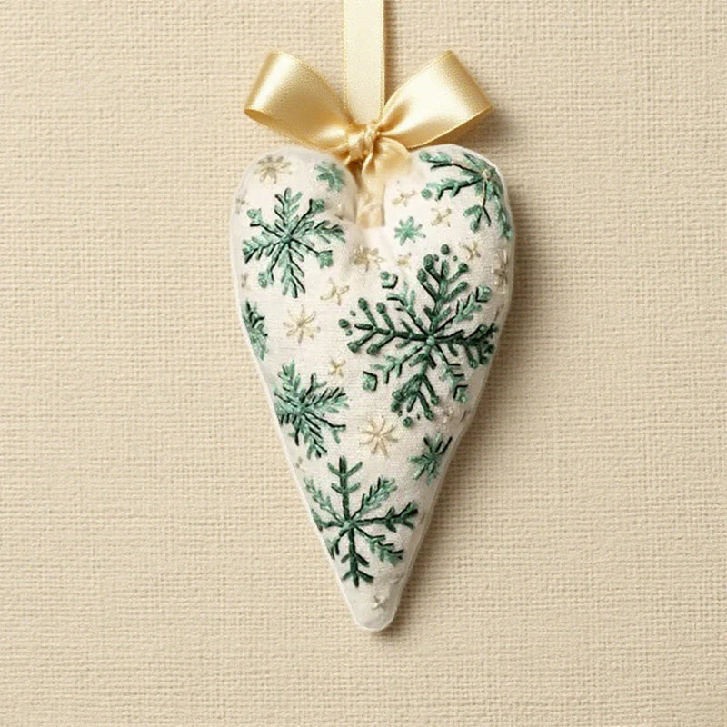 Ručne vyšívaná vianočná súprava v tvare srdca