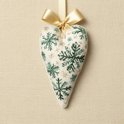 Ručne vyšívaná vianočná súprava v tvare srdca