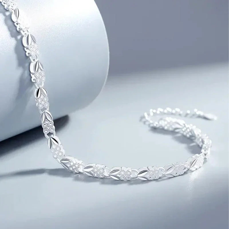 【🔥Kúp 1 a získaj 1 zadarmo🔥】Elegancka bransoletka z błyszczącą koniczyną