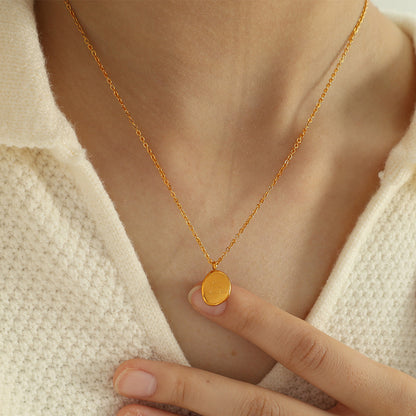 Unisex náhrdelník s príveskom s nepravidelným oválnym vzorom