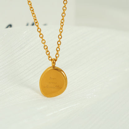 Unisex náhrdelník s príveskom s nepravidelným oválnym vzorom