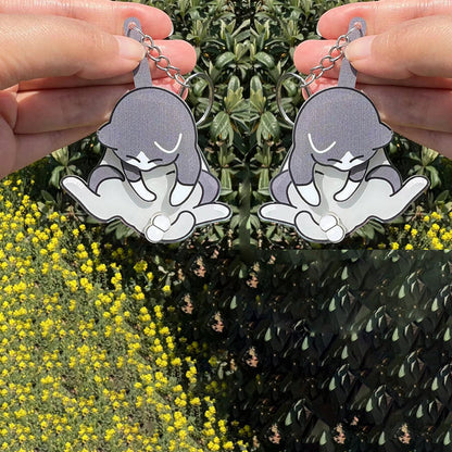 Hranie sa s vajíčkami a kľúčenkou pre mačiatka