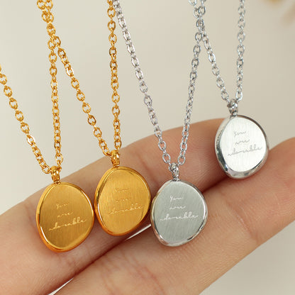 Unisex náhrdelník s príveskom s nepravidelným oválnym vzorom