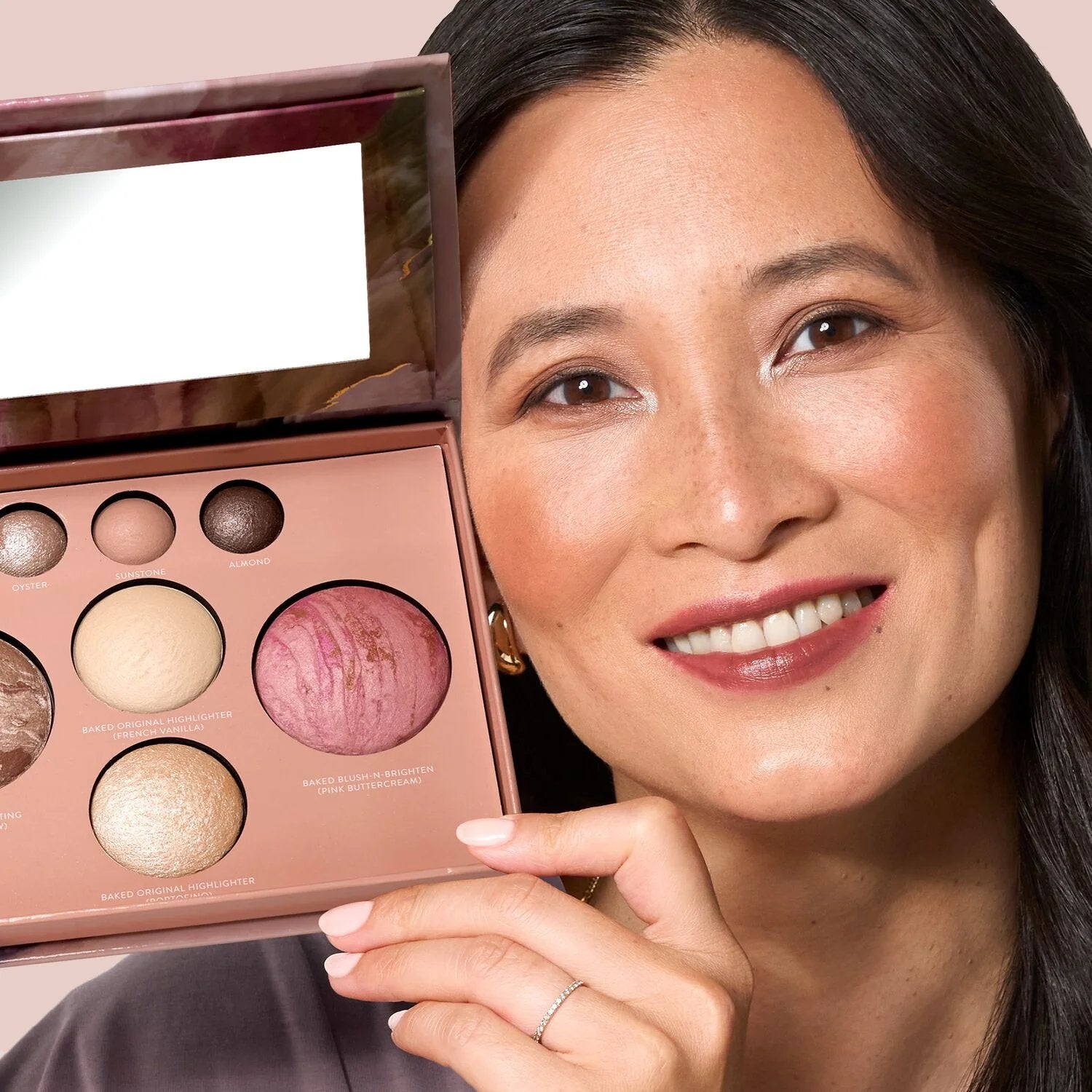 Vytvorte jemný make-up a odomknite štartovaciu sadu Baked (3 ks)
