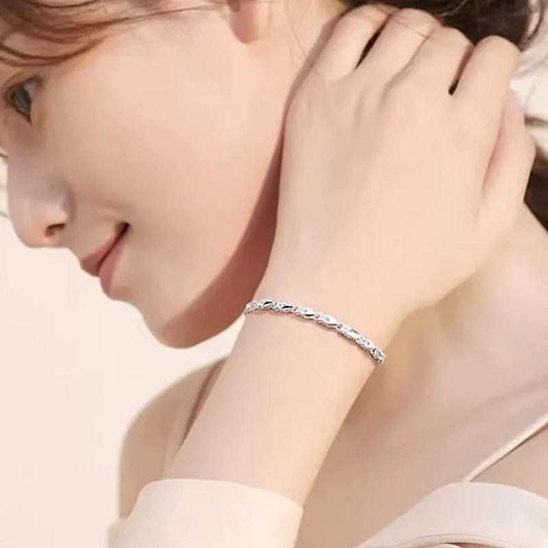 【🔥Kúp 1 a získaj 1 zadarmo🔥】Elegancka bransoletka z błyszczącą koniczyną