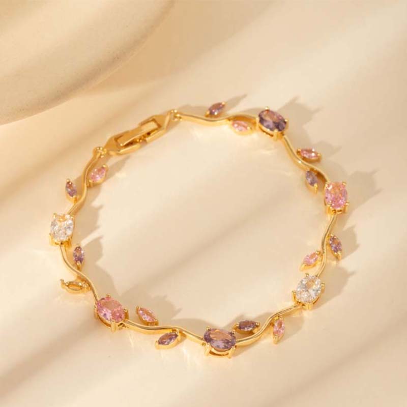 Jedinečný náramok s príveskom pre ženy