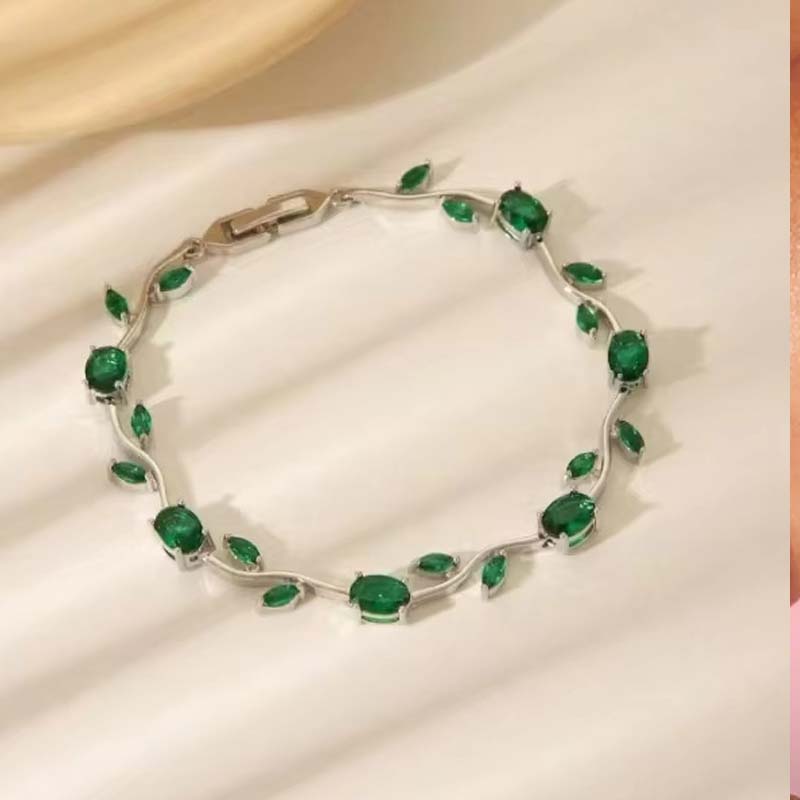 Jedinečný náramok s príveskom pre ženy